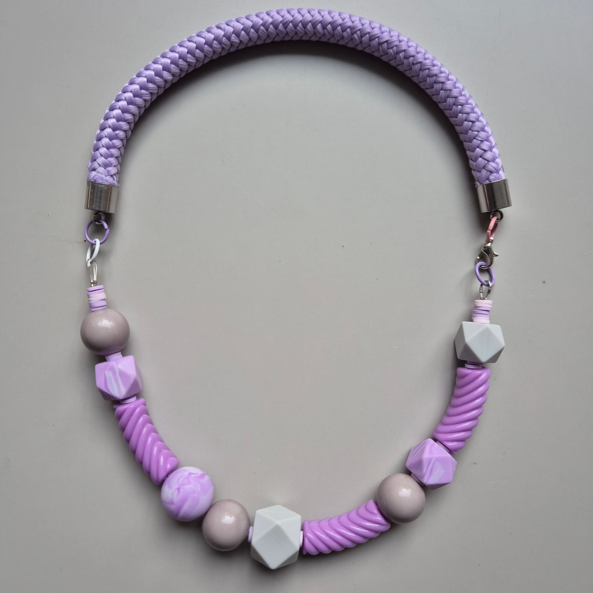 Lilac necklace with ribbed tubes, taupe ceramic spheres and white faceted beads